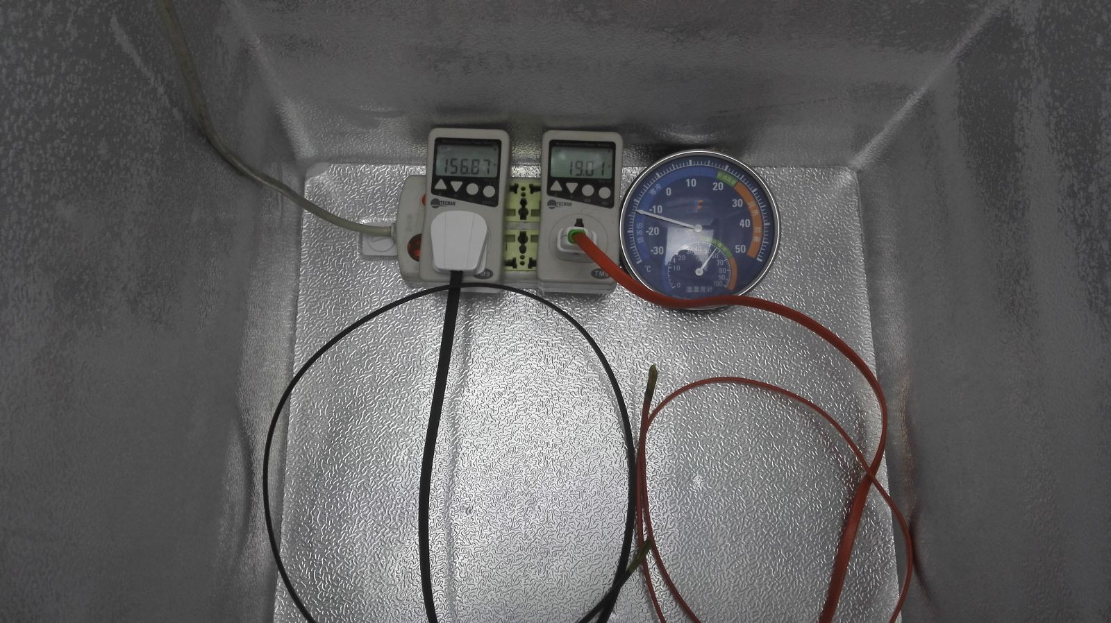 傳統(tǒng)自限溫電伴熱帶和太陽能專用電熱帶瞬間啟動電流對比